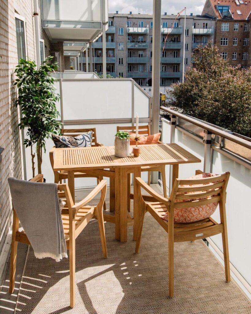 Top Types of Wooden Balcony Bar Table