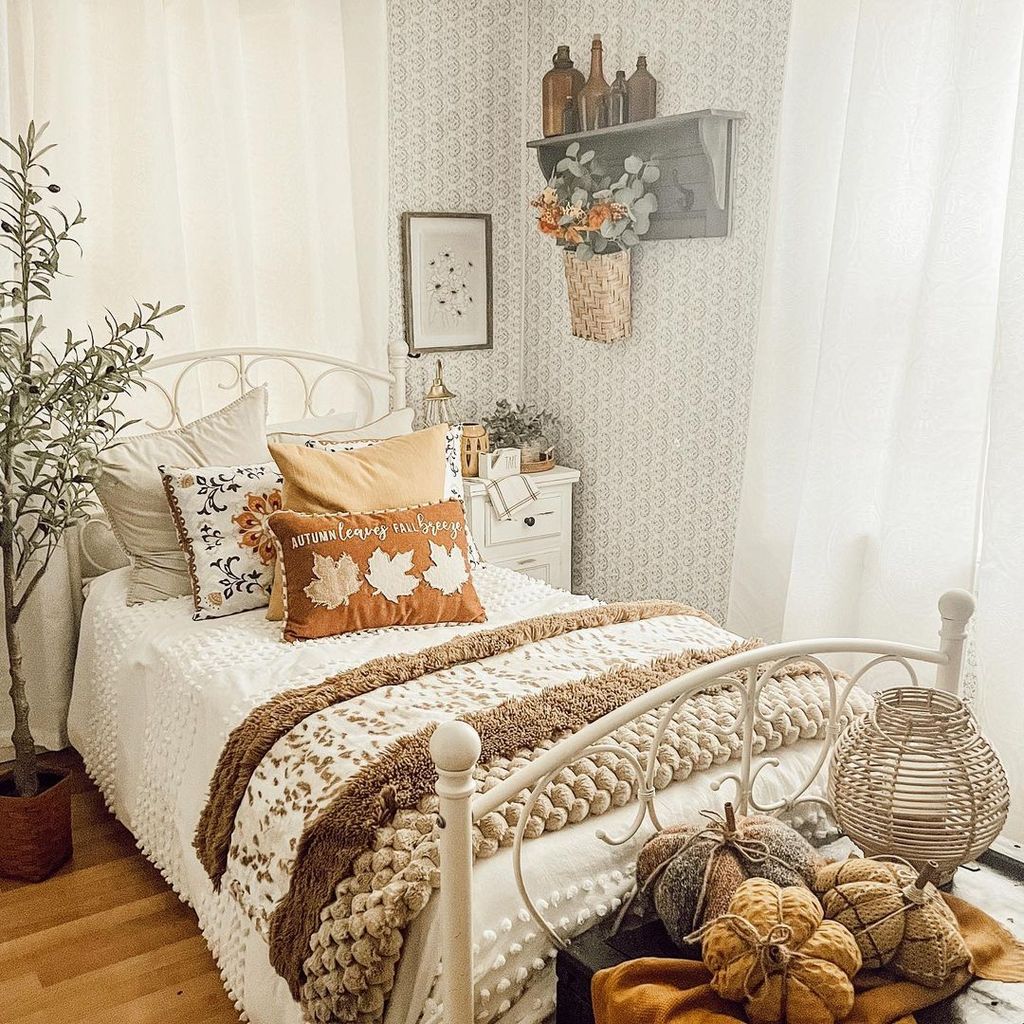 Embrace Fall with Cozy Autumn Room Decor